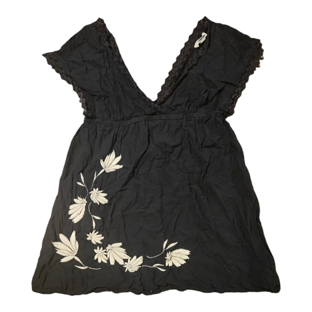 Large Semi Sheer Black Sleeveless Embroidered V-Neck Shirt *flaw*